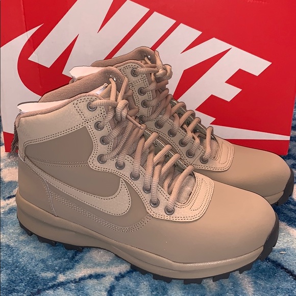 nike boots manoadome